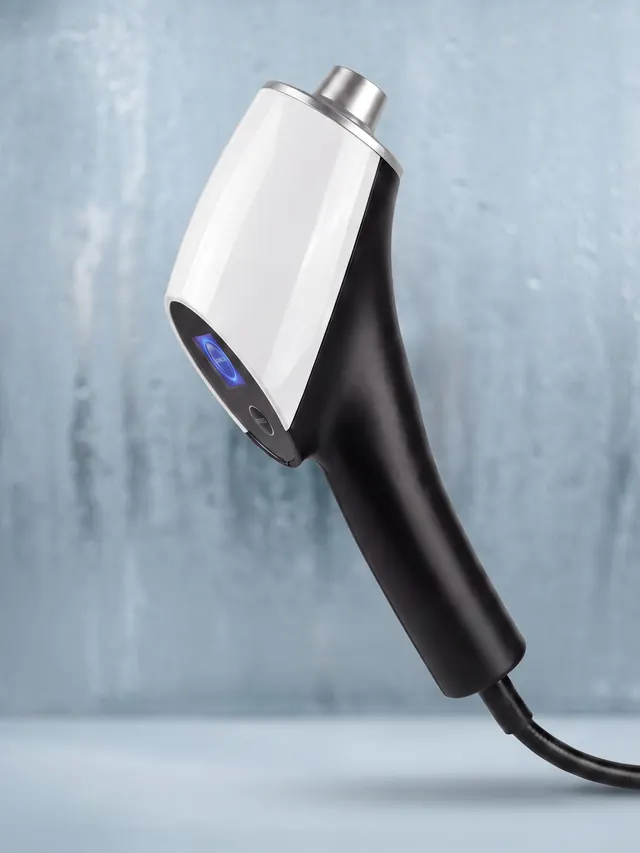 World Cryo device beside frosted steel